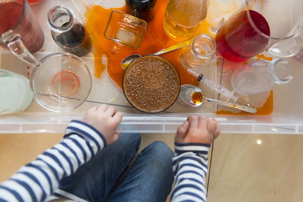 zabawa wodą z dzieckiem