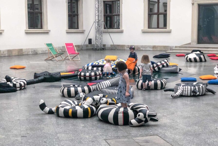 Dotknij sztuki U-jazdowski