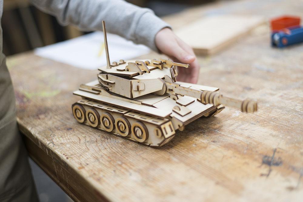 Czołg na gąsienicach - jeden z projektów, który powstał w FabLab Wbijaj