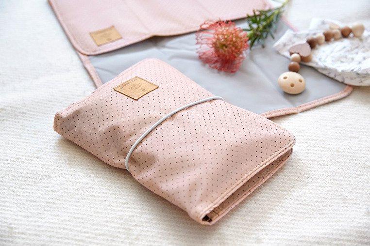 Lassig - Etui - organizer na akcesoria do przewijania - Casual Label - Dots - różowy