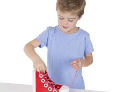 Melissa&Doug - but do sznurowania