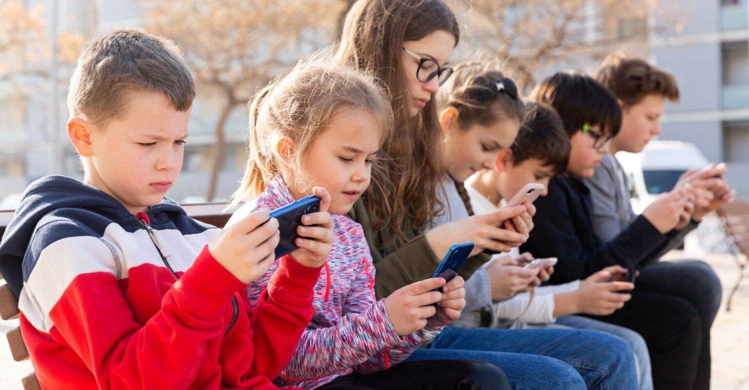 Jak telefon i komputer wpływają na rozwój dziecka?
