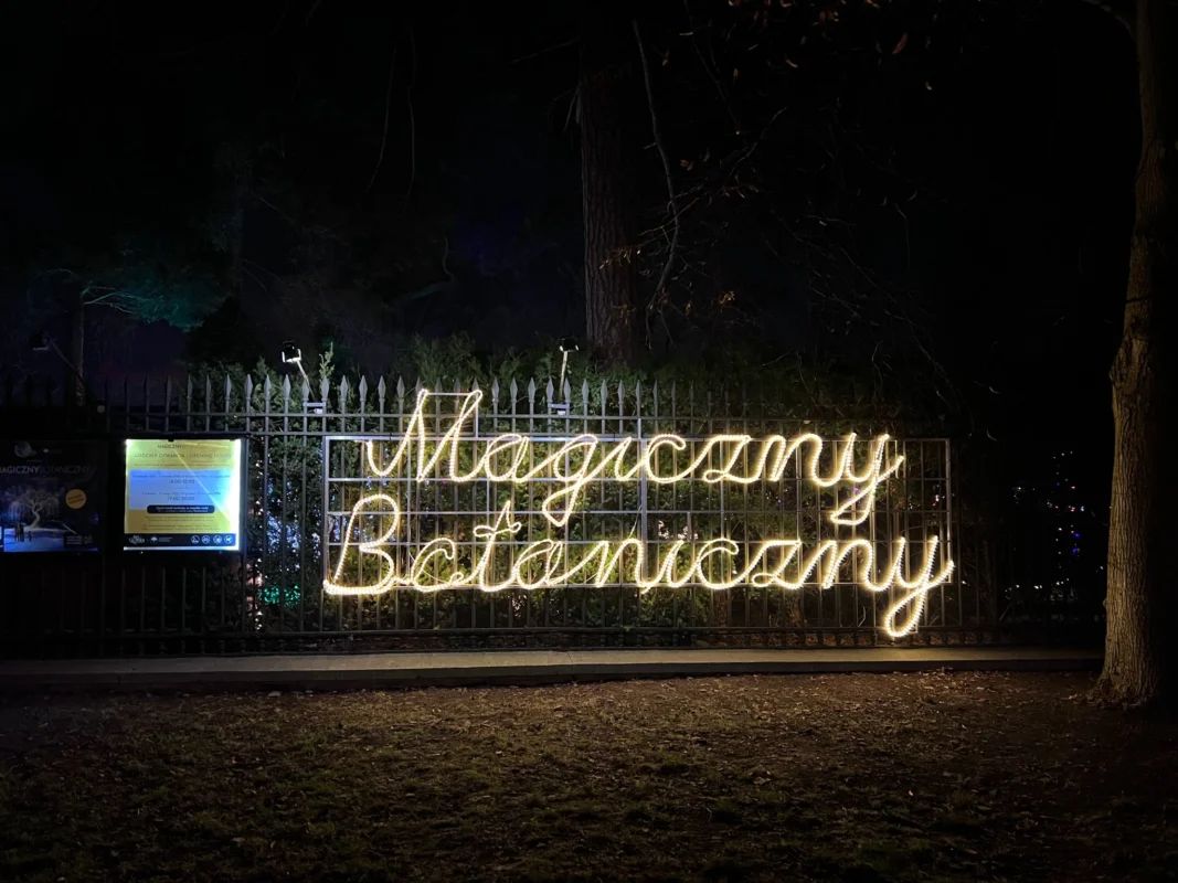 Ogród świateł Warszawa – magiczny spacer, który zachwyci dziecko i dorosłych